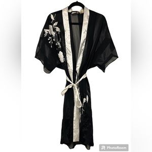 Stunning vintage Gold Label Victoria’s Secret robe